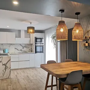 Apartment Superbe Cosy T1 Bis 40m2 Independant En Maison Avec Parking Gratuit, Caluire-et-Cuire